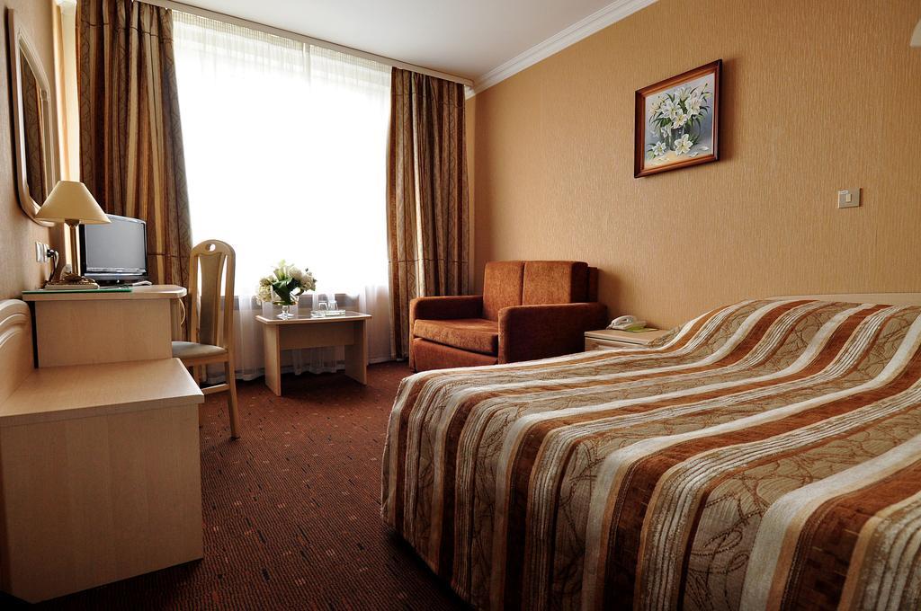 Hotel Yubileiny มินสก์ ภายนอก รูปภาพ