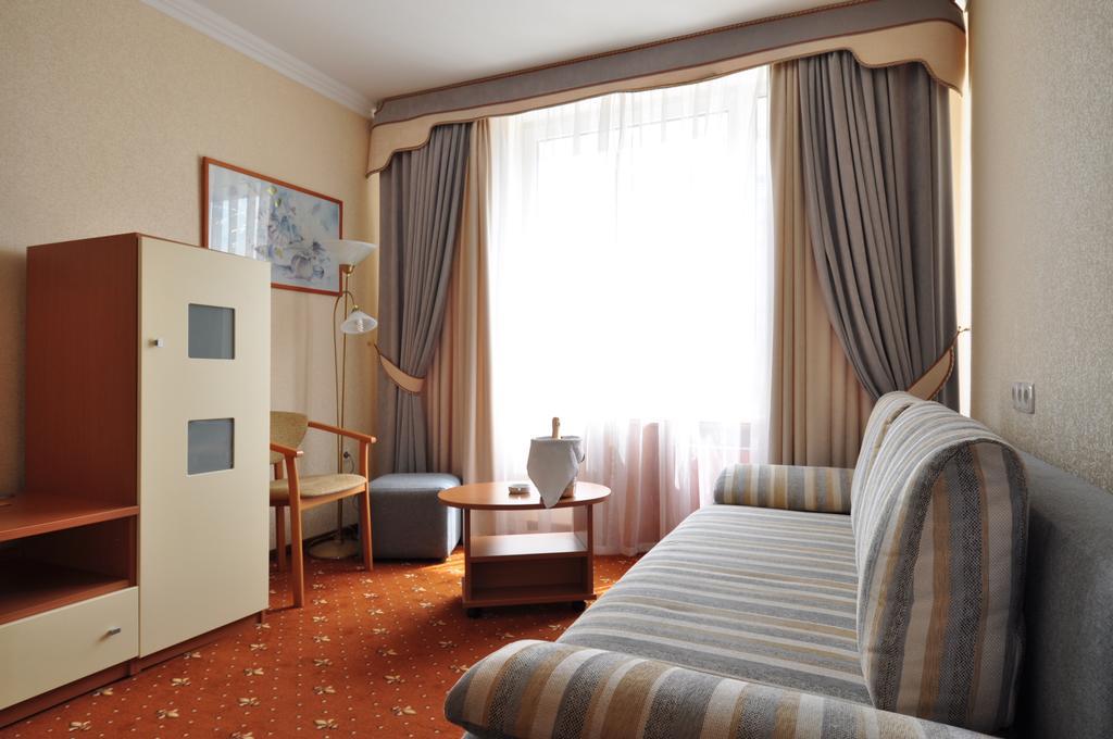 Hotel Yubileiny มินสก์ ภายนอก รูปภาพ