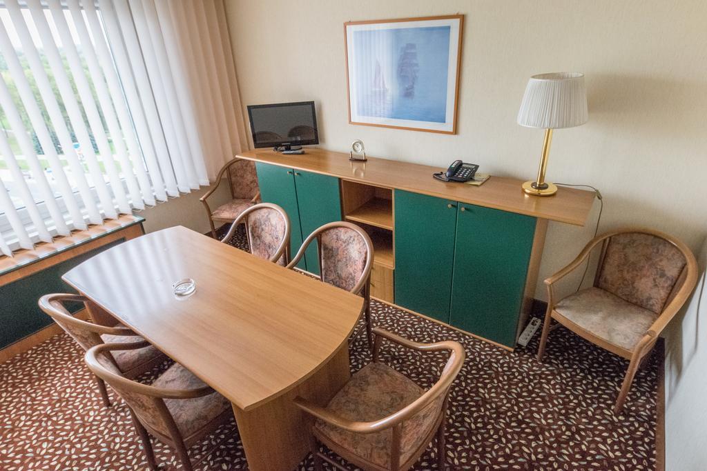 Hotel Yubileiny มินสก์ ภายนอก รูปภาพ